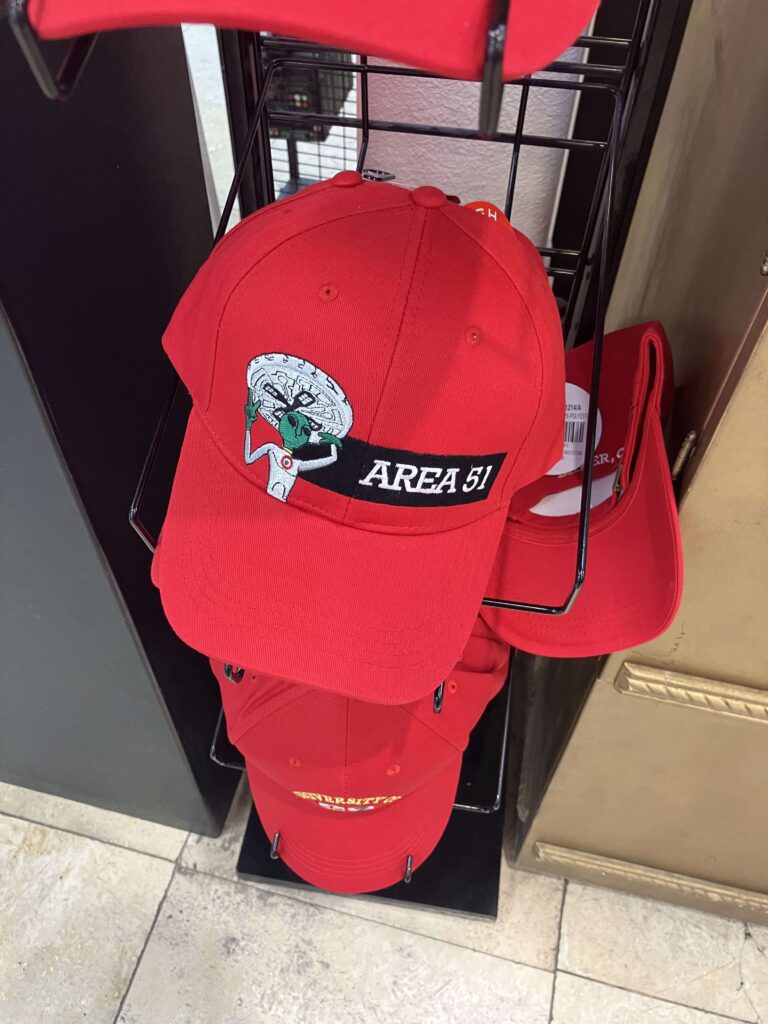 エイリアンとか好きな人にはたまらないお土産たち