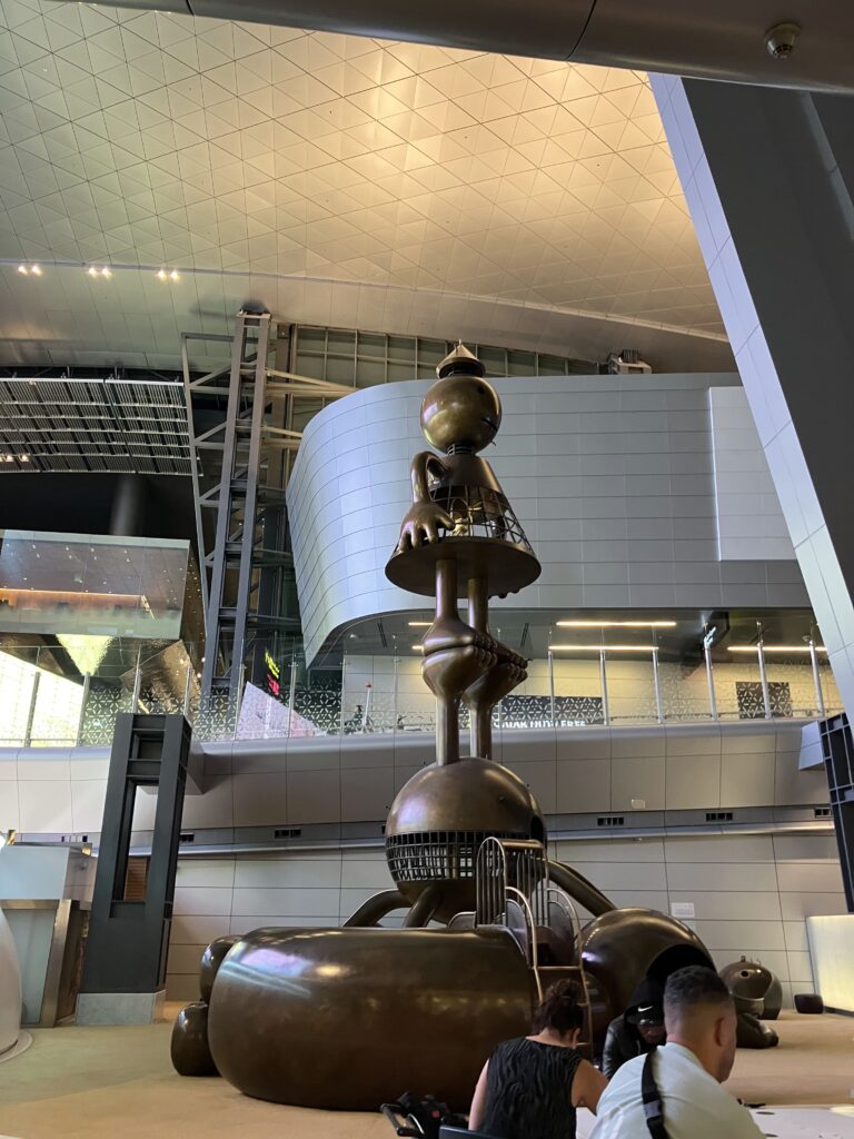 ドーハ空港内にあるオブジェ
