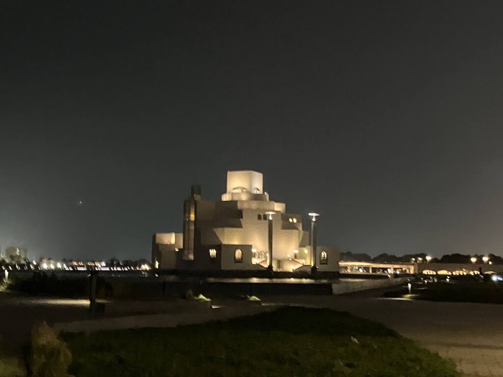 I.Mペイ氏が設計したイスラム美術館外観