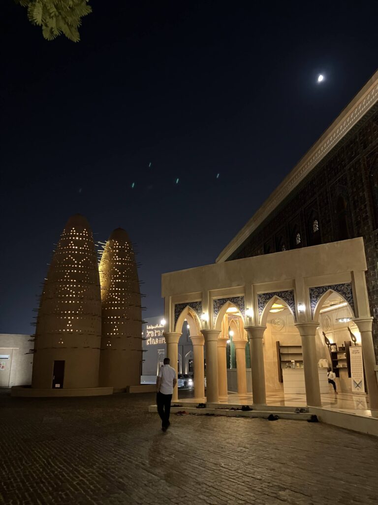 左にあるのが鳩の家