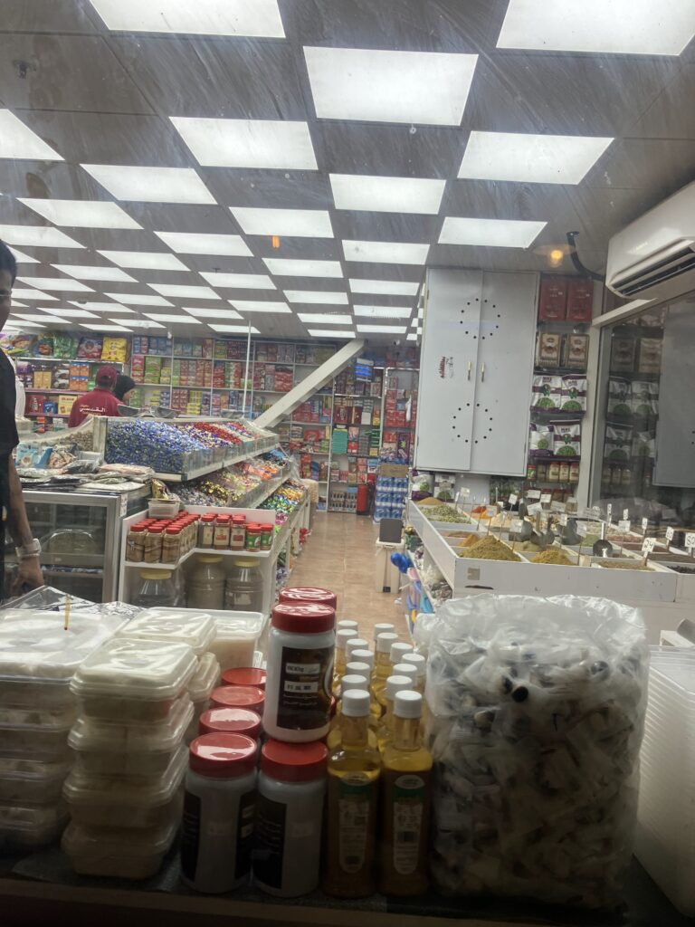 お菓子屋さんもたくさんありました