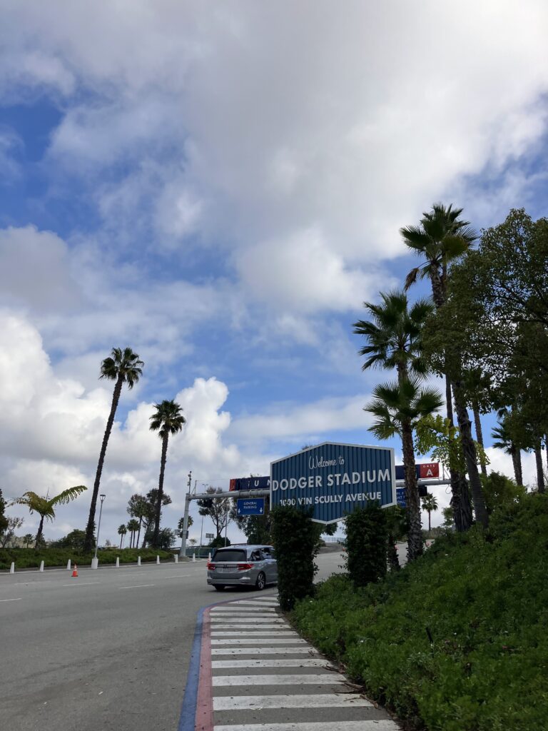 この横断歩道をずっと歩いていく感じ