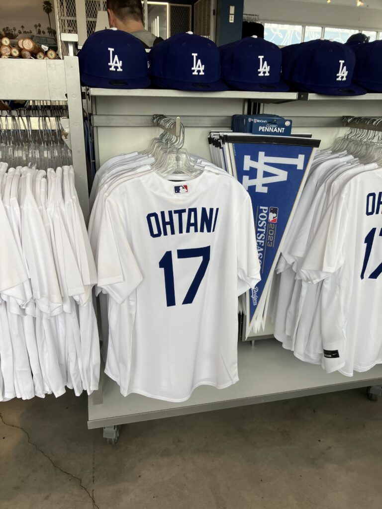 こちらのユニフォーム$190（￥26,980くらい）！