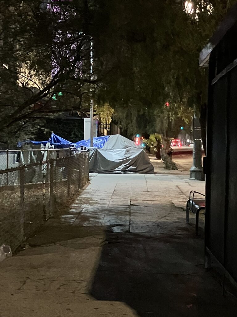 バス停の周囲の雰囲気２