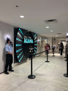 エスカレータ上がった先