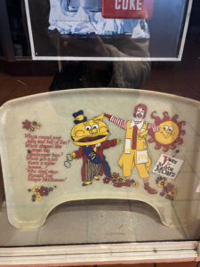 マクドナルドの子ども用の付属テーブル