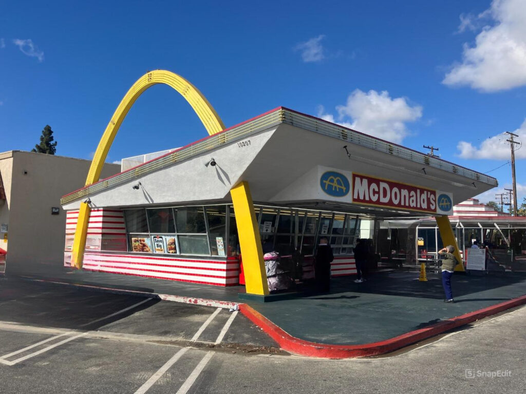 マクドナルドの屋根