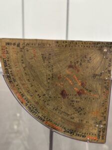 ルーブルアブダビ　羅針盤