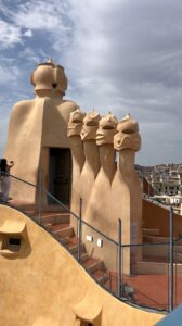 バルセロナのカサ・ミラ（ラ・ペドレラ）の外観 ガウディ建築 世界遺産