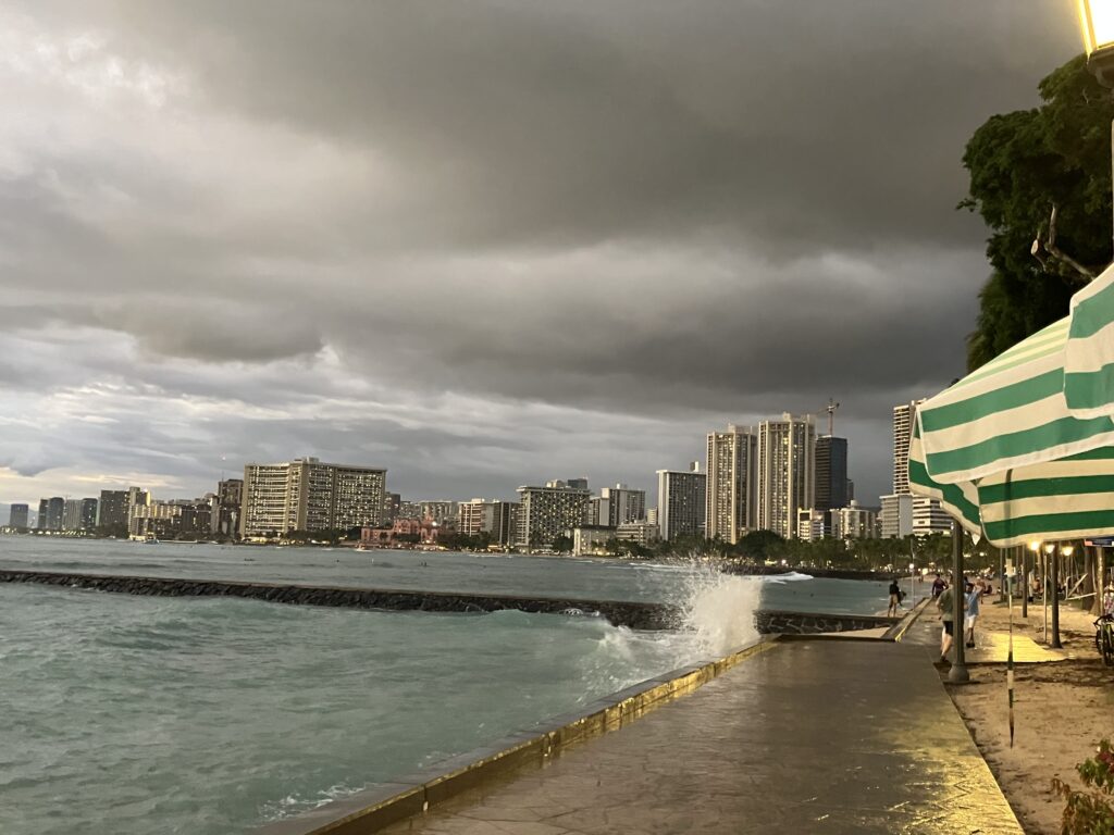 ベアフットカフェ前の通り。MVの撮影にも使われてるとか！