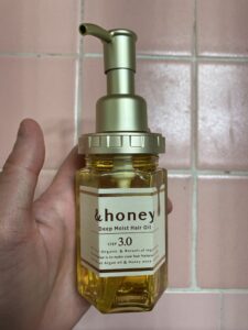 ロサンゼルスの乾燥対策として実際に使っている&honey（アンドハニー）のディープモイストヘアオイルの写真